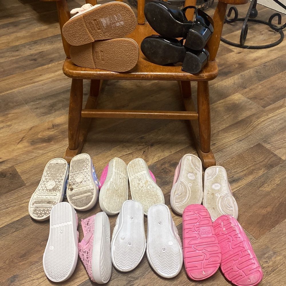 8 Pairs of Shoes - Picture 11 of 14